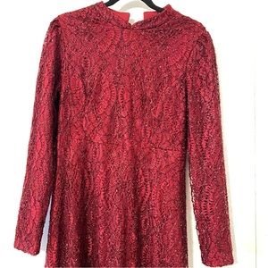 Woman’s evening gown. Only used once almost new no damages or flaws.